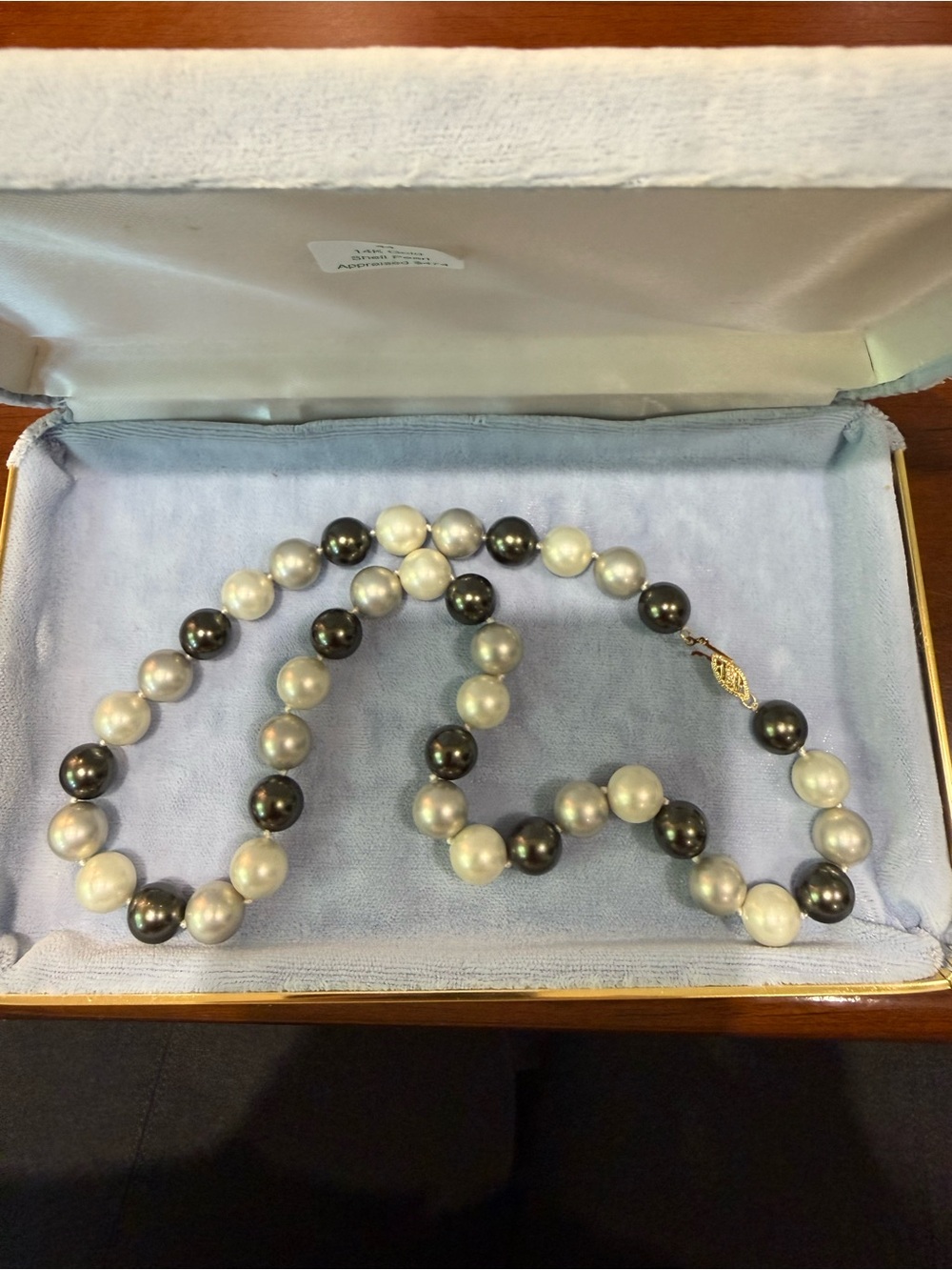 Vtg Classic Two-Tone Pearl Necklace - Black and White